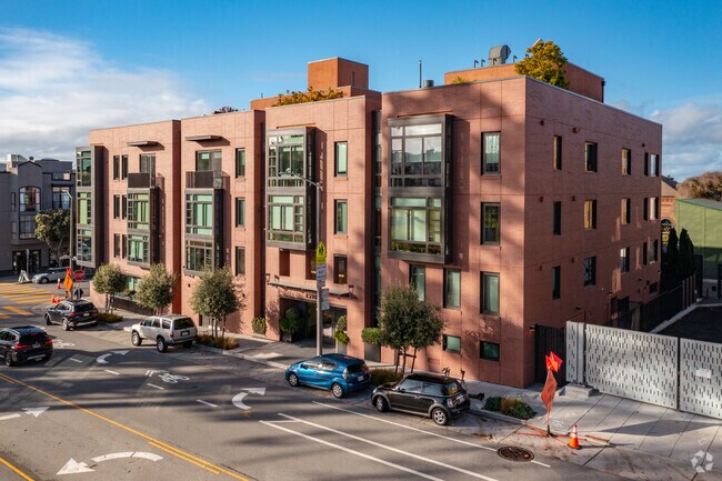Building Photo - 1598 Bay St