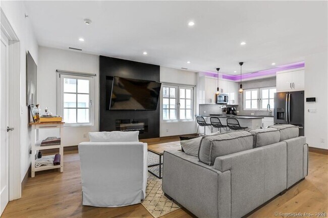 Foto del edificio - 930 Cove Rd