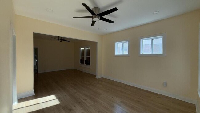 Foto del edificio - 3649 Connecticut St