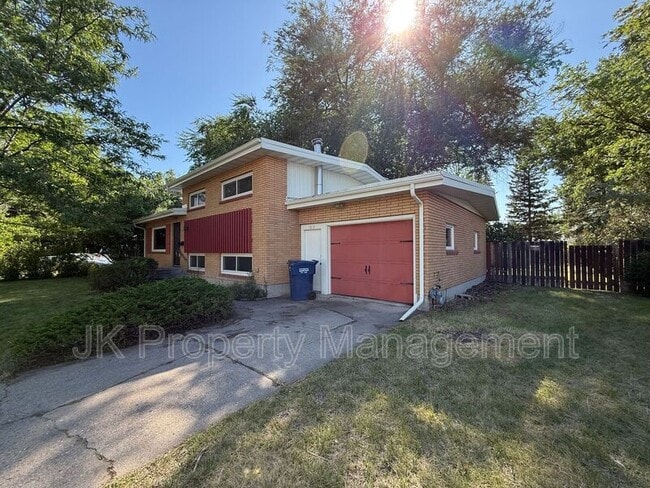 Building Photo - 1015 Carlos Dr