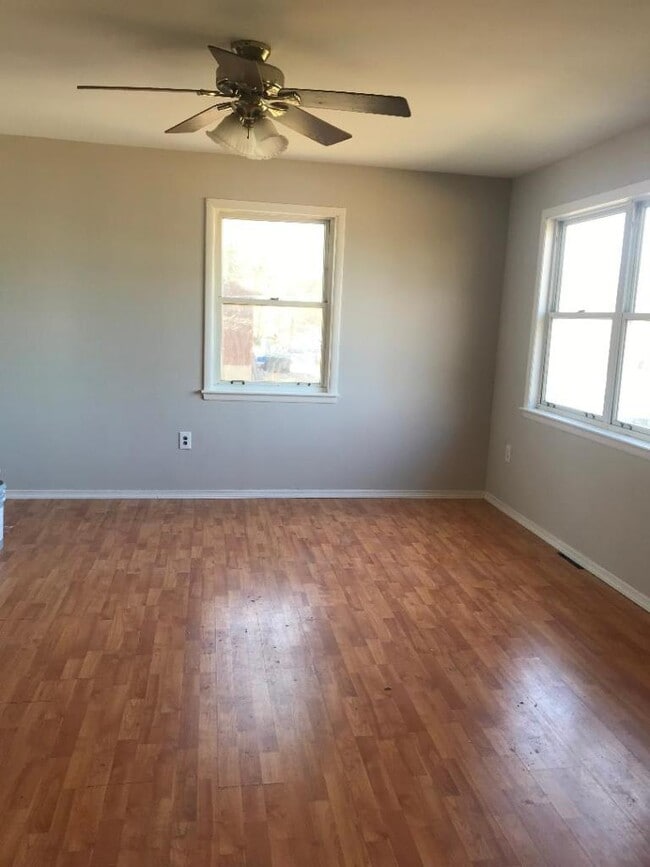 Building Photo - 110 Maple Ave