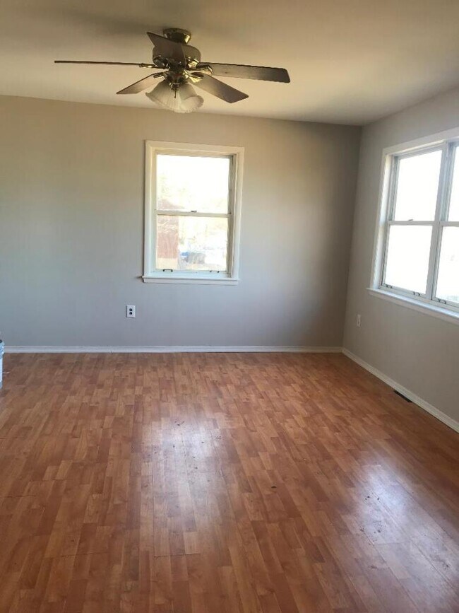 Foto del edificio - 110 Maple Ave