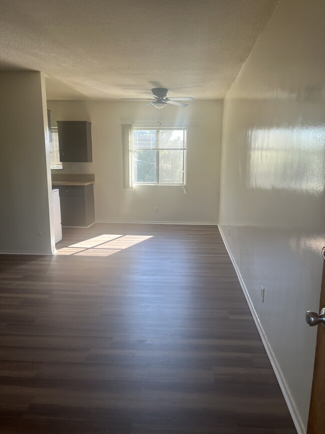 dining area - 1150 Cornwell St