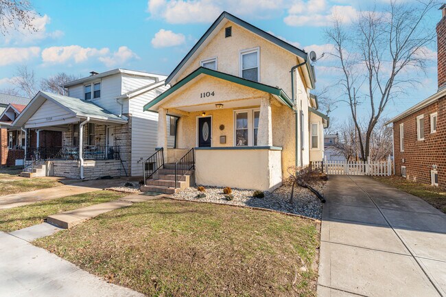 Building Photo - 1104 Yale Ave