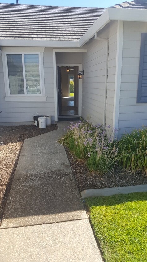 Primary Photo - 4 Bedroom Home