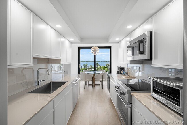 Foto del edificio - 3360 S Ocean Blvd