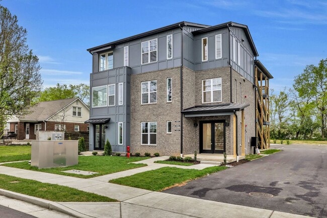 Building Photo - 423C Veritas St