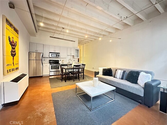 Foto del edificio - 312 W 5th St