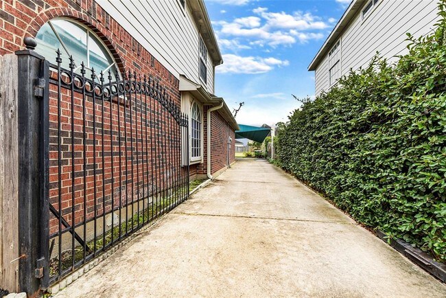 Building Photo - 6311 Canyon Chase Dr