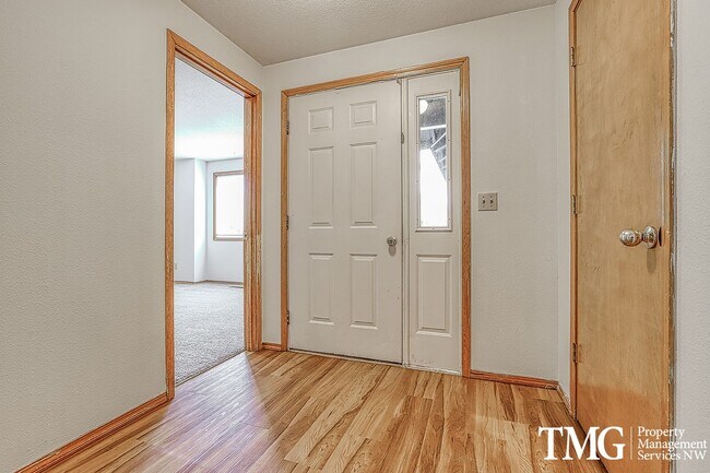 Foto del edificio - Great 3BD Ranch - Updated from the inside ...