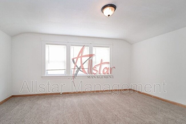 Building Photo - 4902 E 109th St