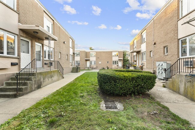 Building Photo - 120 Wooster St
