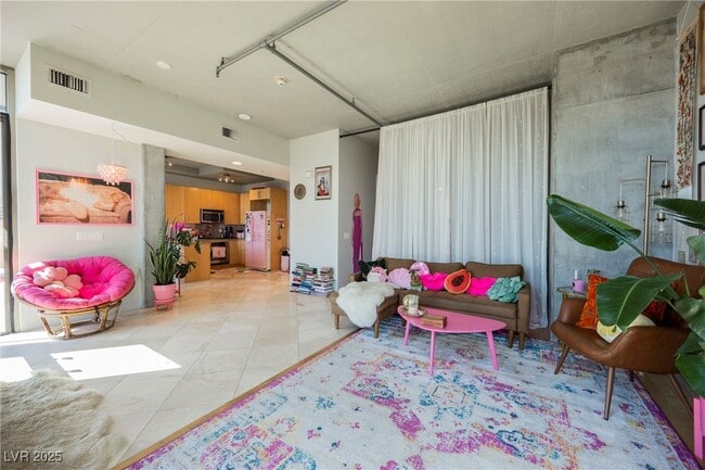 Building Photo - 353 E Bonneville Ave