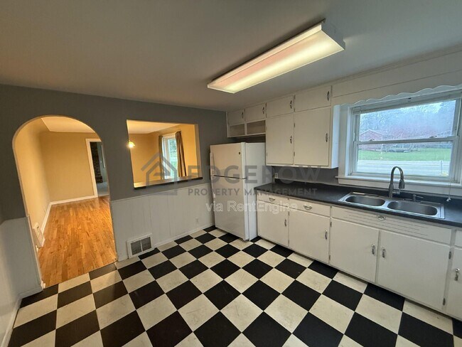 Building Photo - 1585 Wilson Ave SW