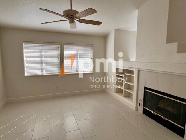 Foto del edificio - 230 Bartlett Ln