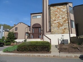 Building Photo - 73 Edinborough Ct