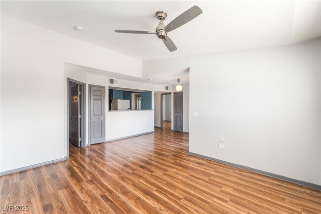 Foto del edificio - 6955 N Durango Dr