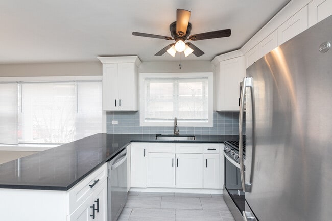 Foto del edificio - 3058 N Kostner Ave