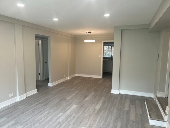 Foto del edificio - 6823 N Northwest Hwy