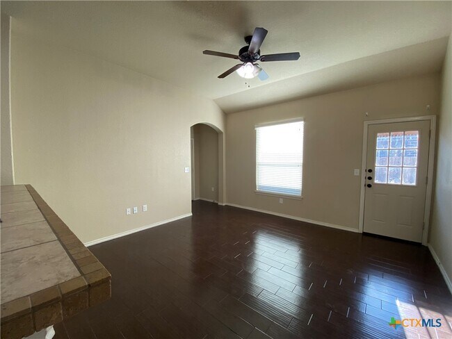 Foto del edificio - 688 Creekside Cir