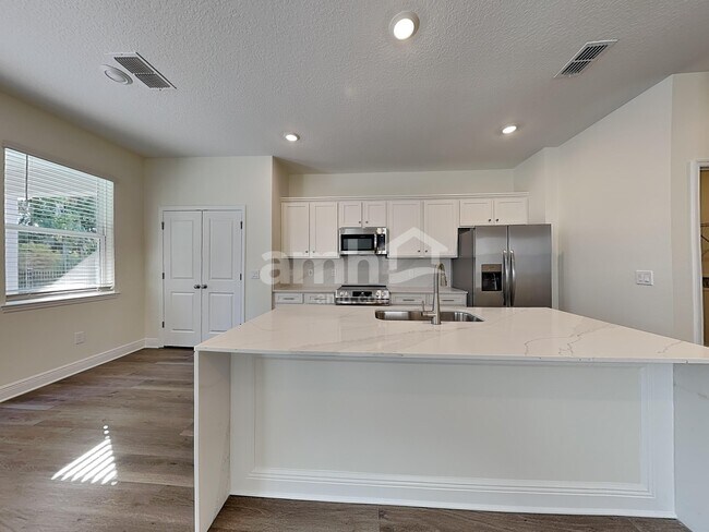 Foto del edificio - 4855 Rio Grande Cv