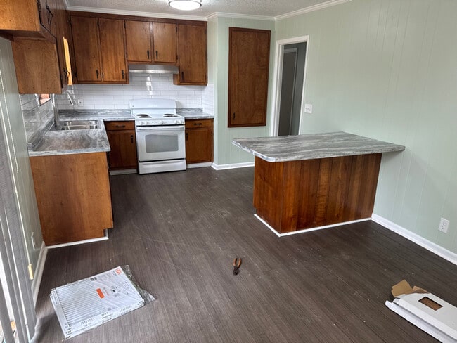 Building Photo - 152 James Ave