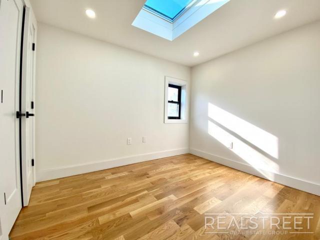 Foto del edificio - 3 bedroom in BROOKLYN NY 11216