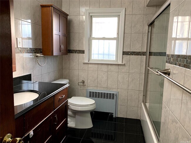 Foto del edificio - 82-50 260th St