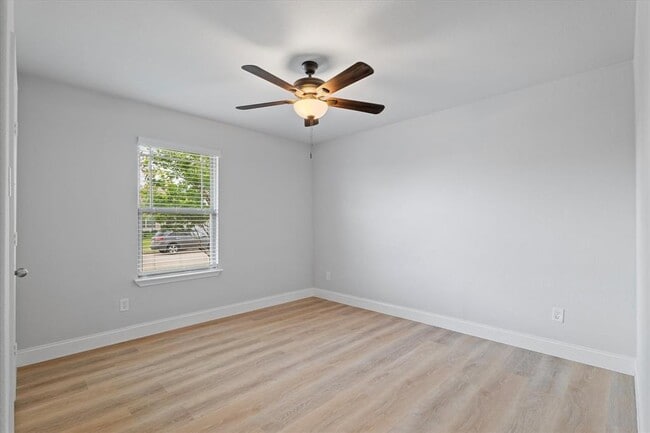 Foto del edificio - 3006 Cliffview Dr