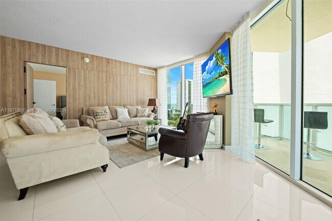 Foto del edificio - 150 Sunny Isles Blvd