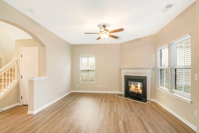 Building Photo - 1012 Crinoline Ln