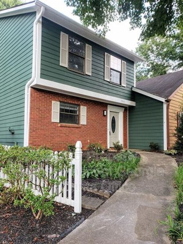 Building Photo - 5031 Village Green Way