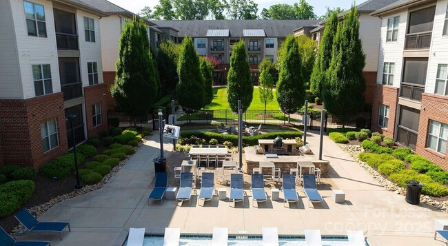 Building Photo - 10624 Parrish St