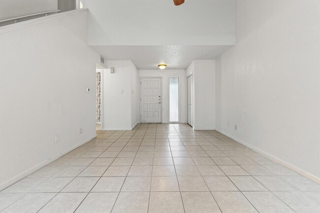 Building Photo - 8113 Baywood Dr