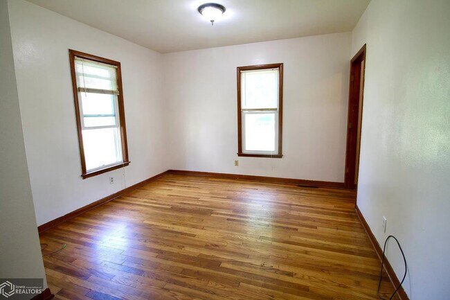 Building Photo - 1208 3rd Ave