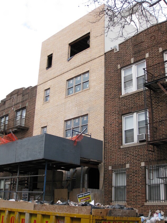 Building Photo - 1347 57th St