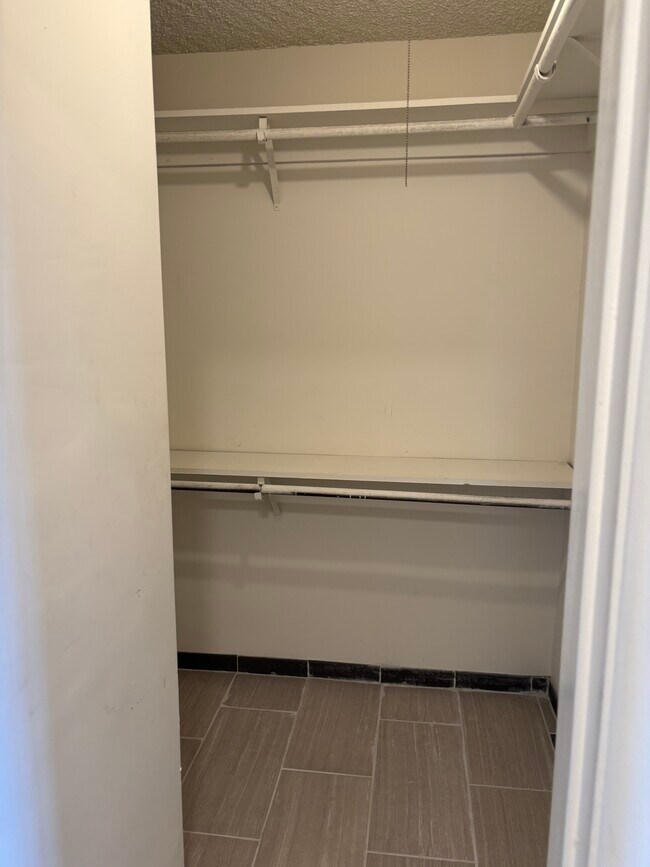 Foto del edificio - 12711 Matteson Ave