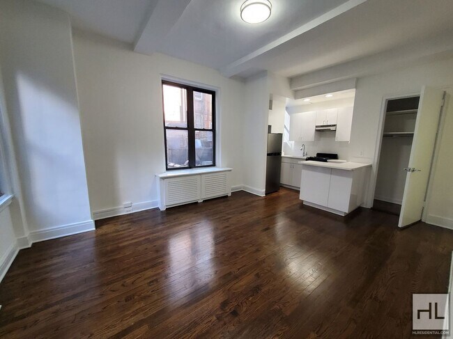 Building Photo - Studio with  Breakfast Bar Near Grand Central