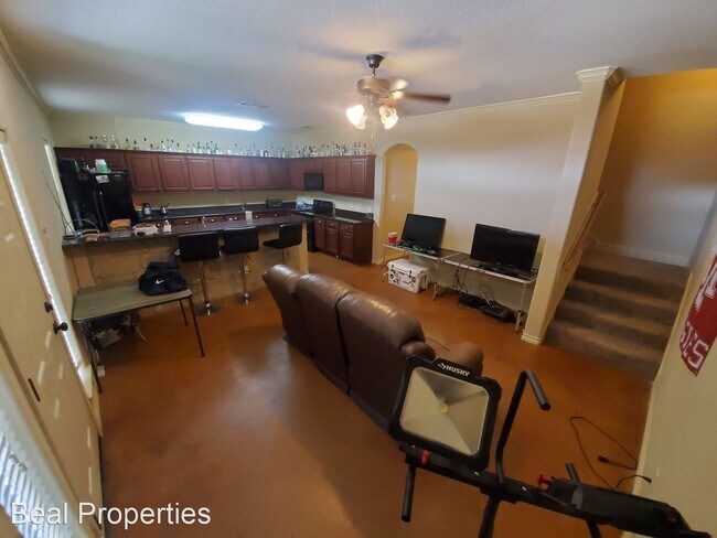 Foto del edificio - 4 br, 3 bath House - 3227 Sergeant Drive A