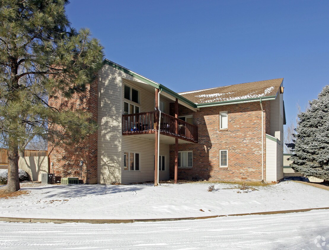 Primary Photo - University Court