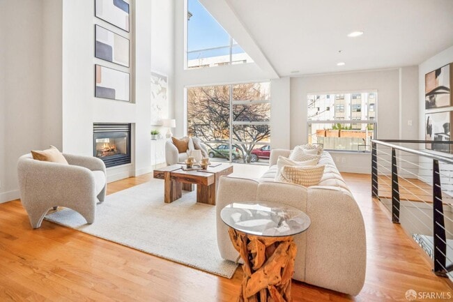 Building Photo - 142 Russ St