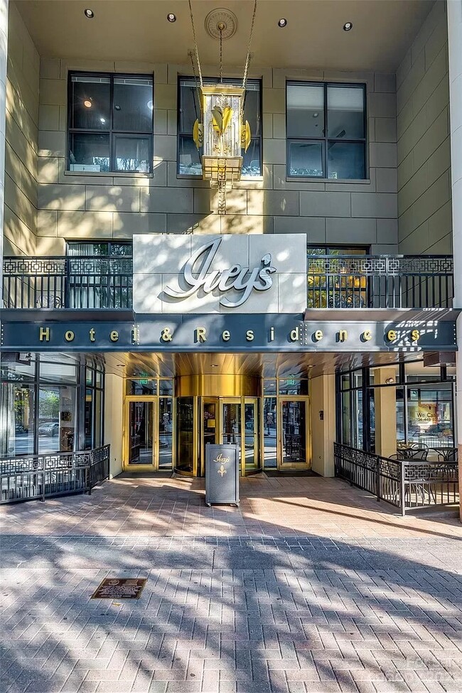 Building Photo - 127 N Tryon St