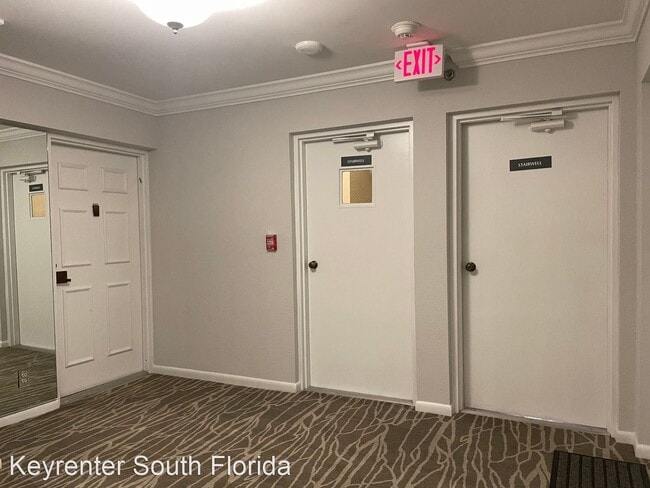 Building Photo - 2 br, 2.5 bath House - 7582 Regency Lake D...
