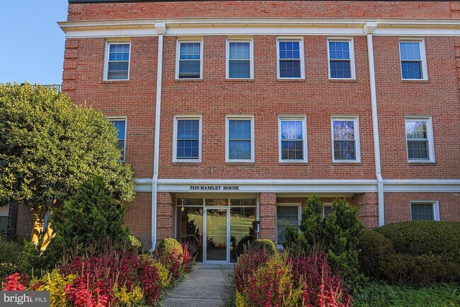 Foto del edificio - 3535 Chevy Chase Lake Dr