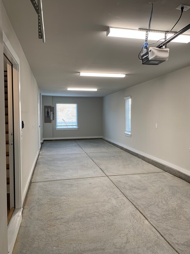 Building Photo - 4113 Bryant Terraces Dr