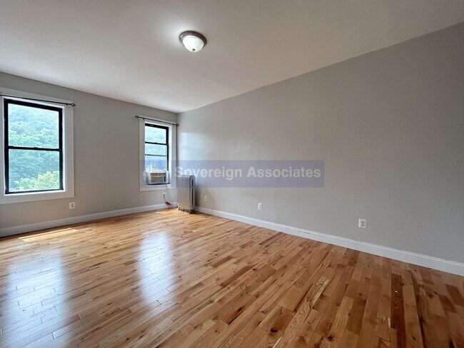 Foto del edificio - 141 Nagle Avenue