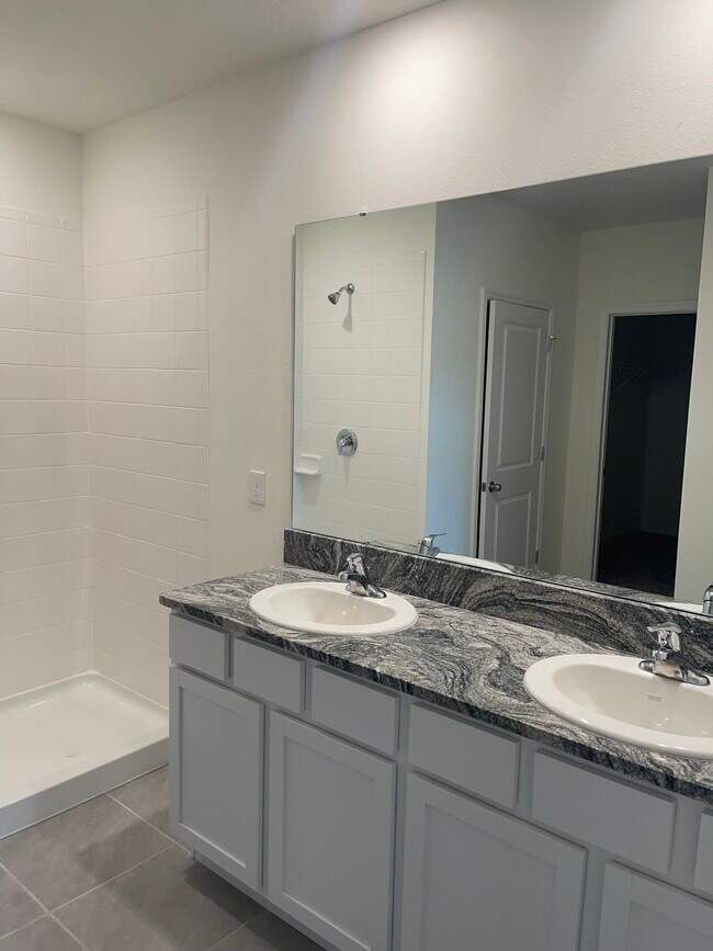 Double sink - 9036 Forge Breeze Blvd