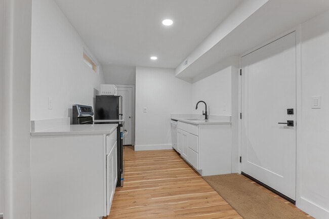 Building Photo - 1543 Binford St