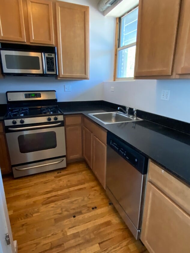 Foto principal - 1223 W Greenleaf Ave