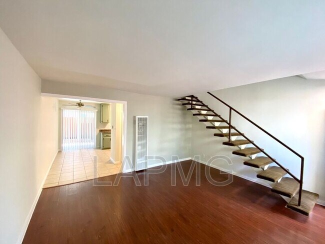 Building Photo - 5619 Irvine Ave
